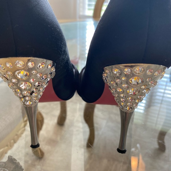 Paris Hilton Black Satin pumps - Picture 5 of 14
